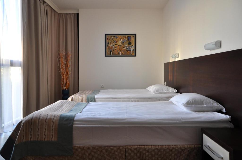 Free Hotel *