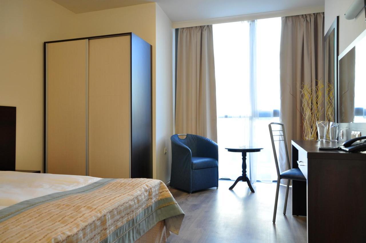 Free Hotel